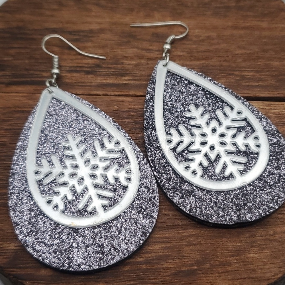 Snowflake and Moonlight sparkle glitter earrings nwt E405